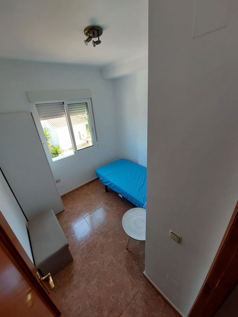 3 slaapkamer Villa te huur in Torrevieja met garage - € 700 (Ref: 10029993)