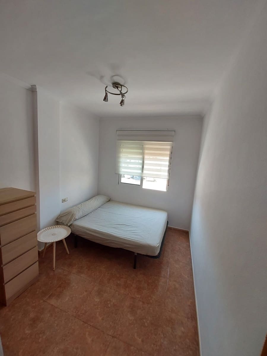 3 slaapkamer Villa te huur in Torrevieja met garage - € 700 (Ref: 10029993)