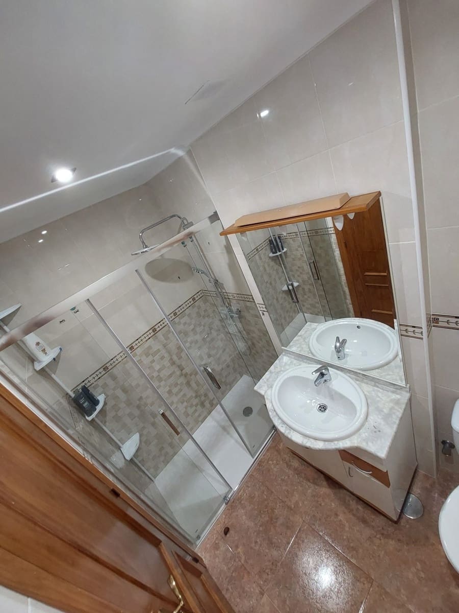 3 slaapkamer Villa te huur in Torrevieja met garage - € 700 (Ref: 10029993)