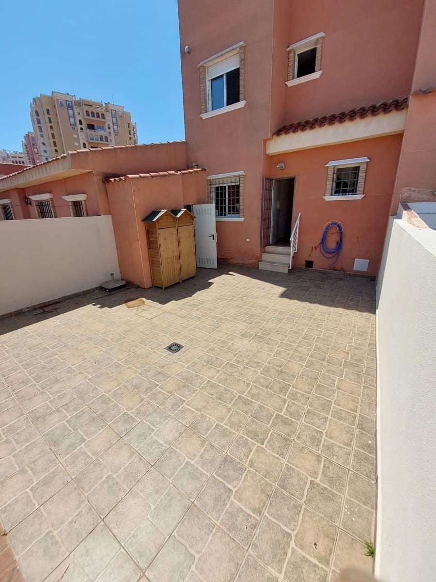 3 slaapkamer Villa te huur in Torrevieja met garage - € 700 (Ref: 10029993)