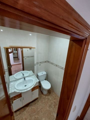 3 slaapkamer Villa te huur in Torrevieja met garage - € 700 (Ref: 10029993)