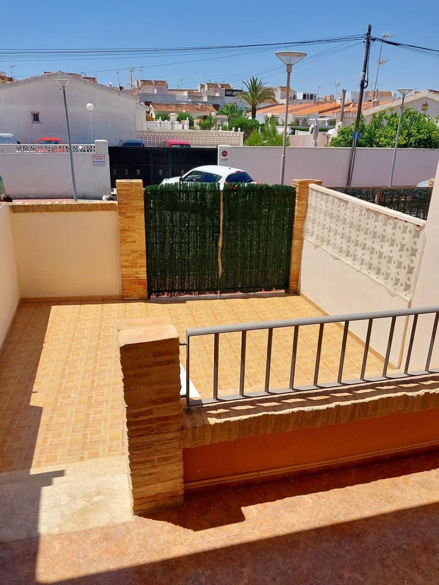 3 slaapkamer Villa te huur in Torrevieja met garage - € 700 (Ref: 10029993)