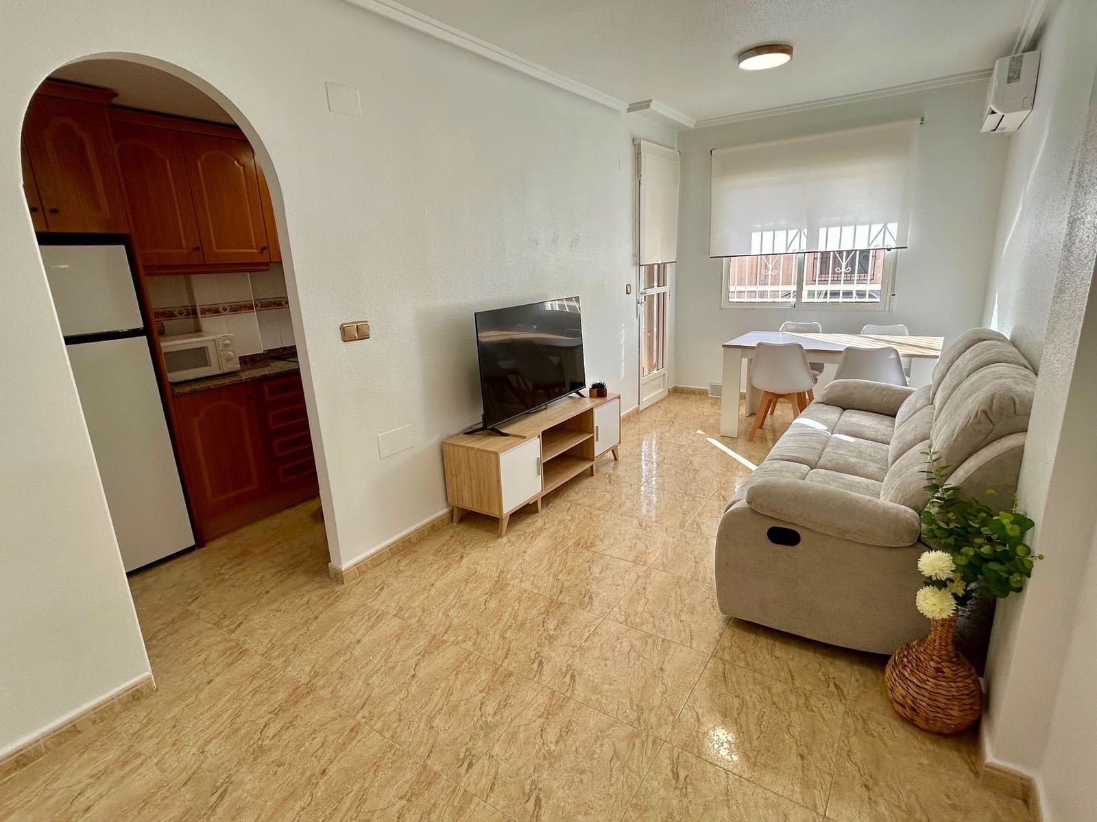 Piso de 2 habitaciones en Los Montesinos en alquiler con piscina - 725 € (Ref: 10031431)