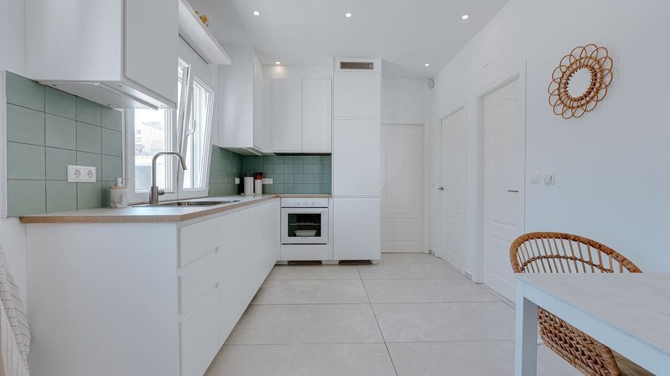 Chalet de 3 habitaciones en Torrevieja en alquiler con piscina garaje - 3.000 € (Ref: 10033419)