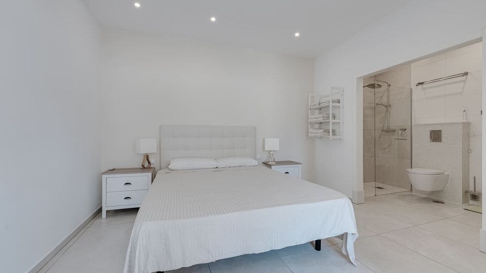 Chalet de 3 habitaciones en Torrevieja en alquiler con piscina garaje - 3.000 € (Ref: 10033419)