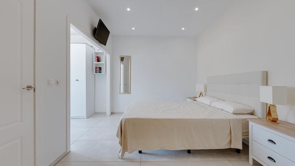 Chalet de 3 habitaciones en Torrevieja en alquiler con piscina garaje - 3.000 € (Ref: 10033419)