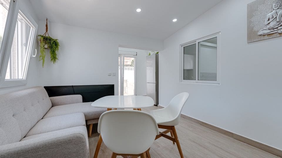 Chalet de 3 habitaciones en Torrevieja en alquiler con piscina garaje - 3.000 € (Ref: 10033419)