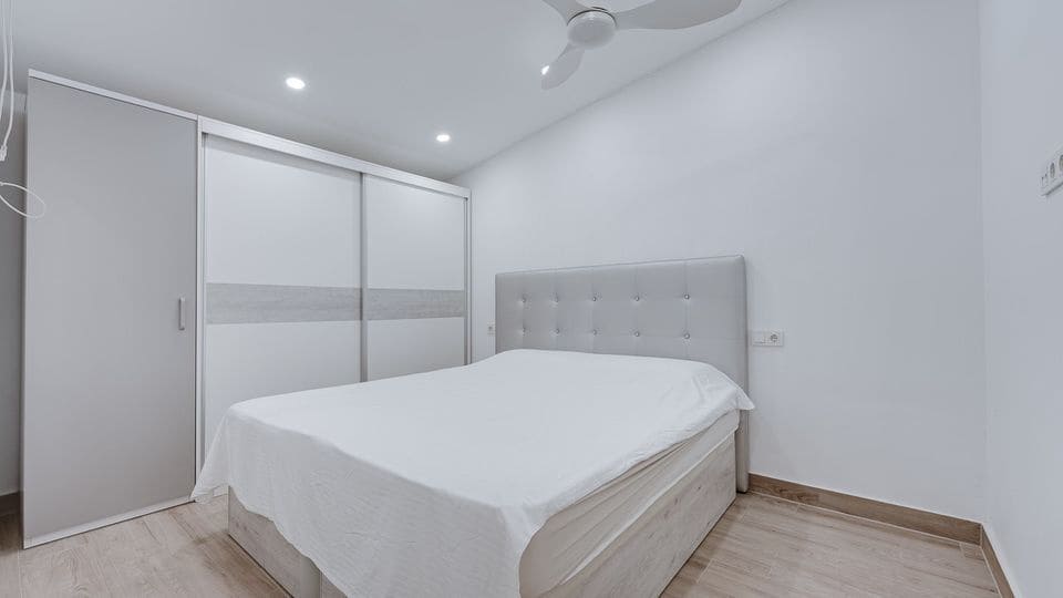 Chalet de 3 habitaciones en Torrevieja en alquiler con piscina garaje - 3.000 € (Ref: 10033419)
