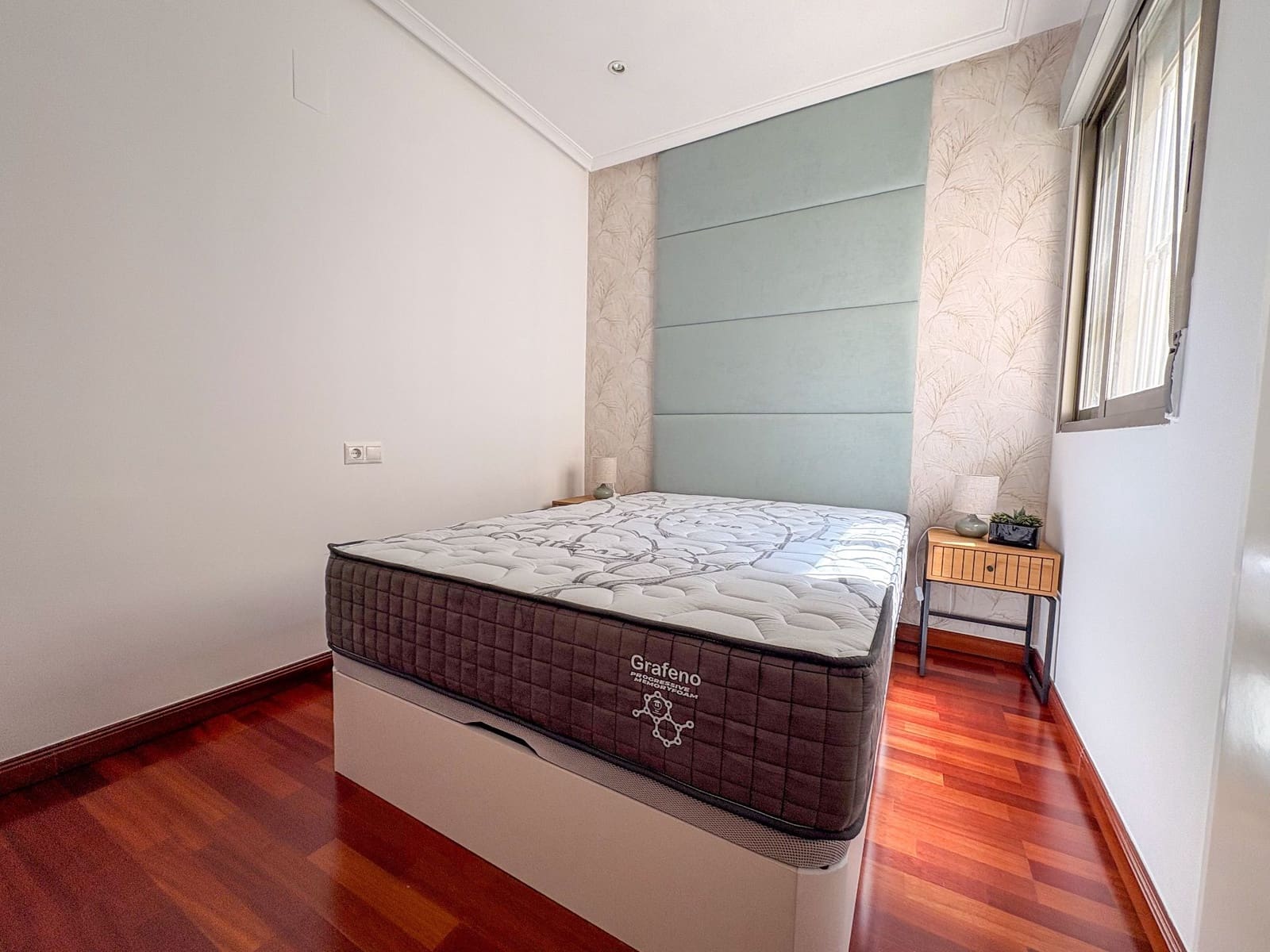 2 bedroom Penthouse for rent in Torrevieja - € 1,600 (Ref: 10042473)