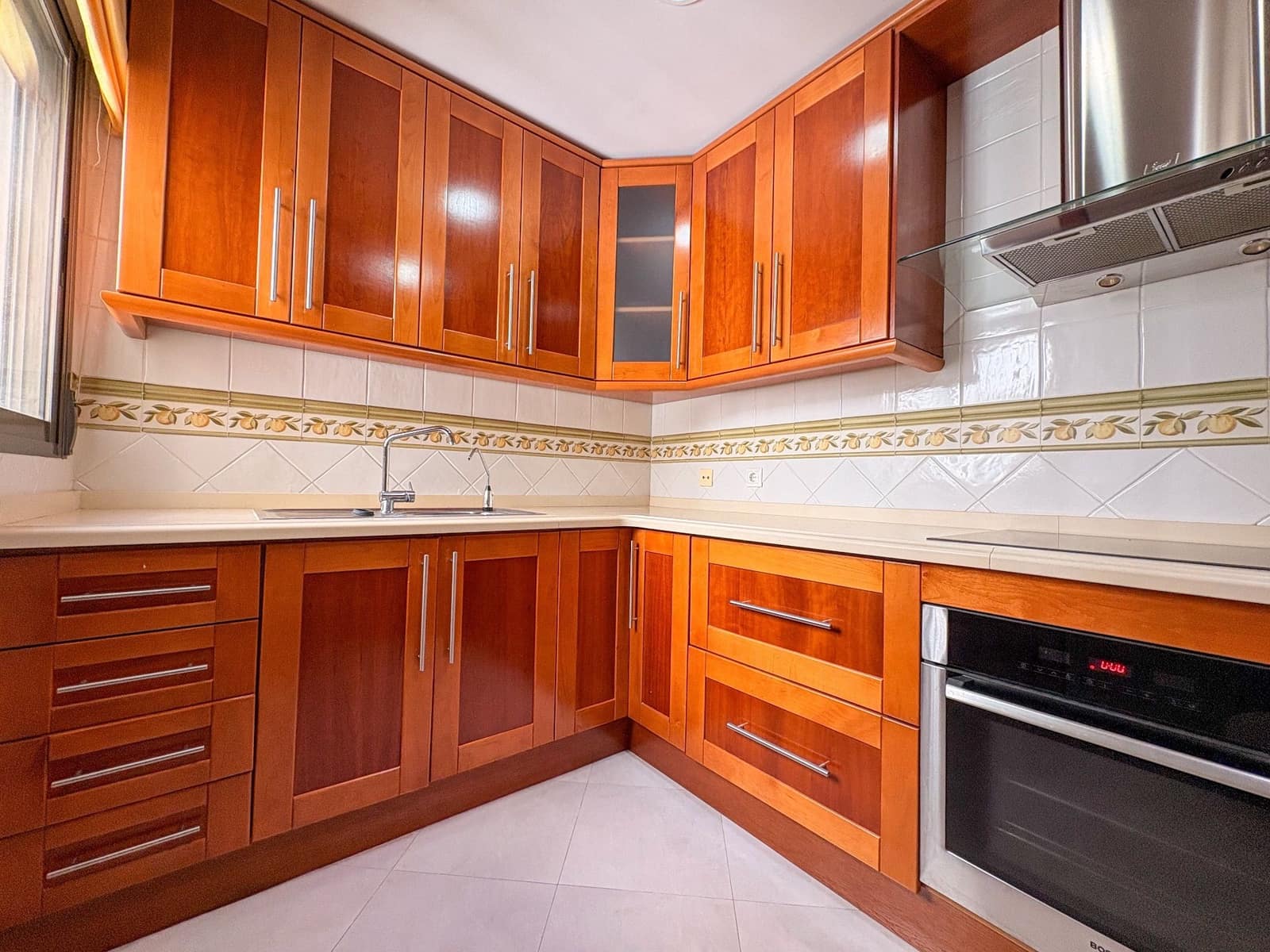 2 bedroom Penthouse for rent in Torrevieja - € 1,600 (Ref: 10042473)