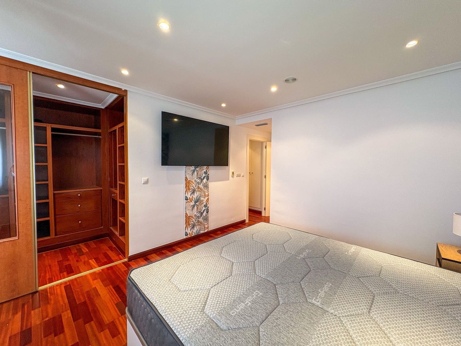 2 bedroom Penthouse for rent in Torrevieja - € 1,600 (Ref: 10042473)