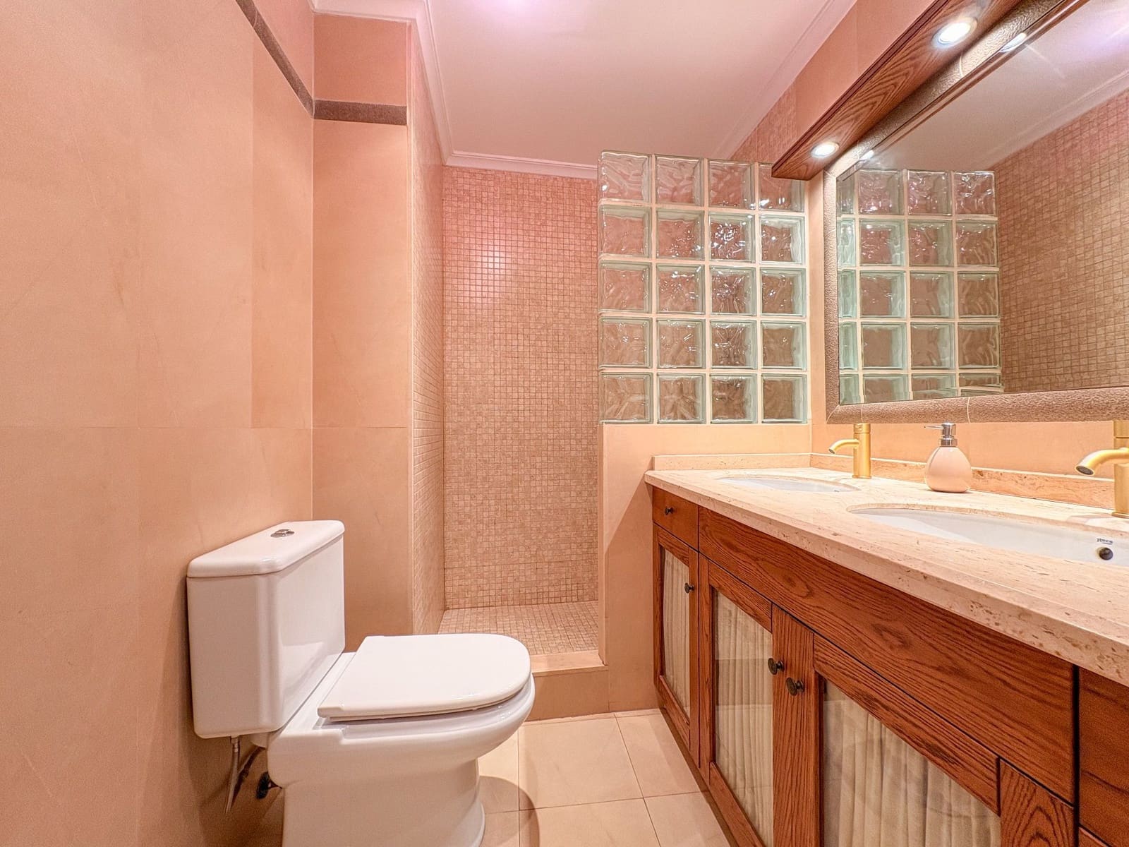 2 bedroom Penthouse for rent in Torrevieja - € 1,600 (Ref: 10042473)