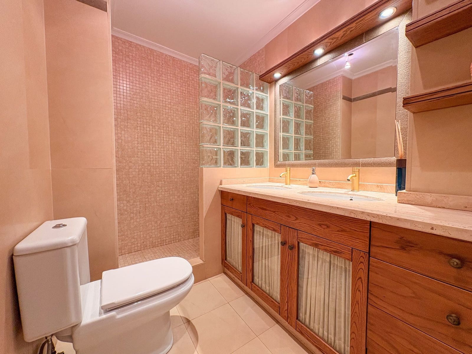 2 bedroom Penthouse for rent in Torrevieja - € 1,600 (Ref: 10042473)