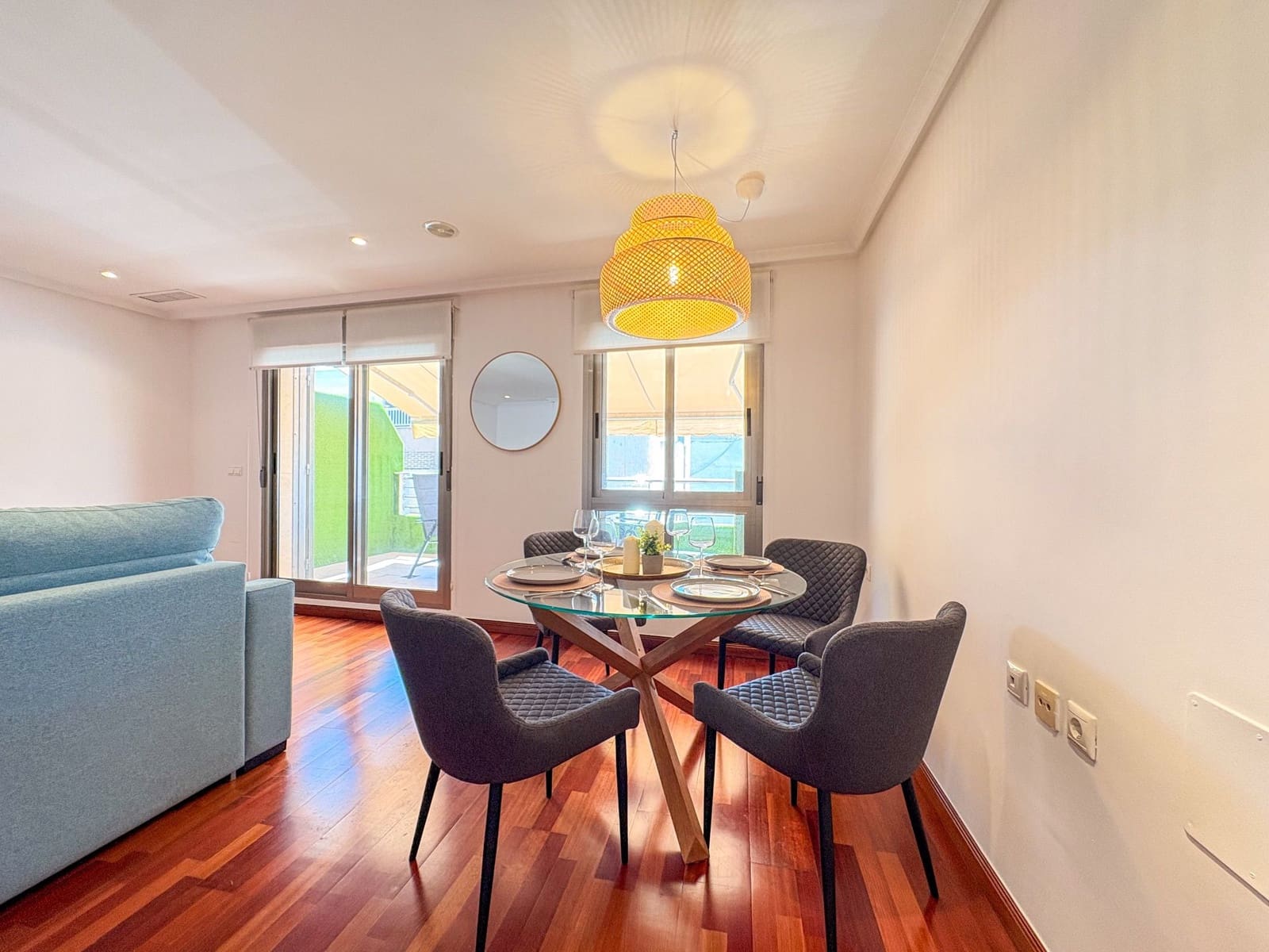 2 bedroom Penthouse for rent in Torrevieja - € 1,600 (Ref: 10042473)