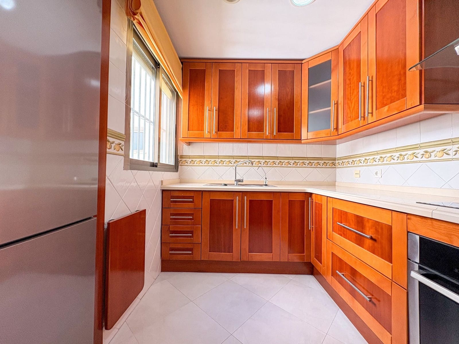 2 bedroom Penthouse for rent in Torrevieja - € 1,600 (Ref: 10042473)