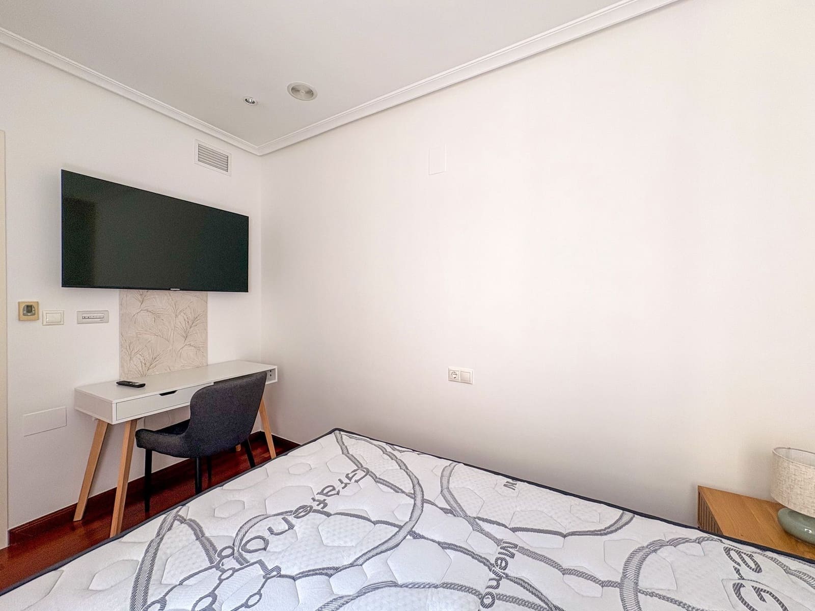 2 bedroom Penthouse for rent in Torrevieja - € 1,600 (Ref: 10042473)
