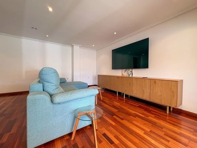 2 bedroom Penthouse for rent in Torrevieja - € 1,600 (Ref: 10042473)