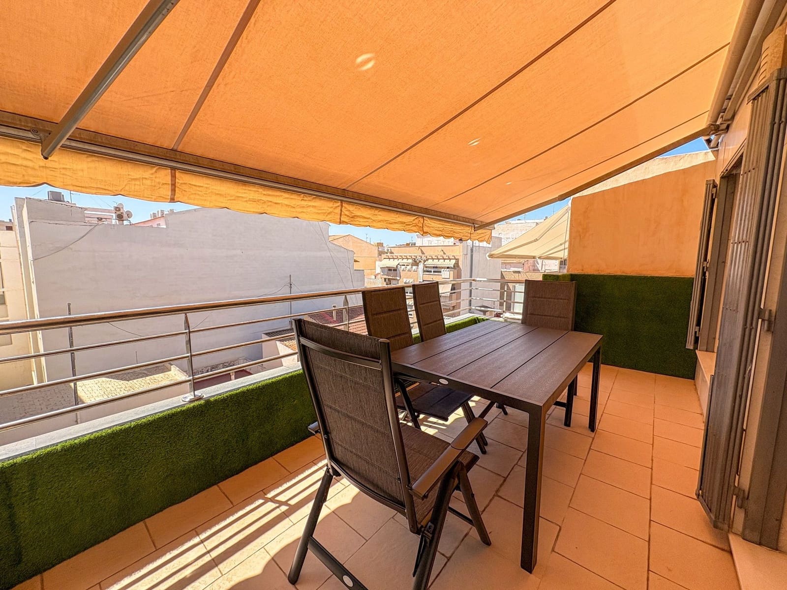 2 bedroom Penthouse for rent in Torrevieja - € 1,600 (Ref: 10042473)