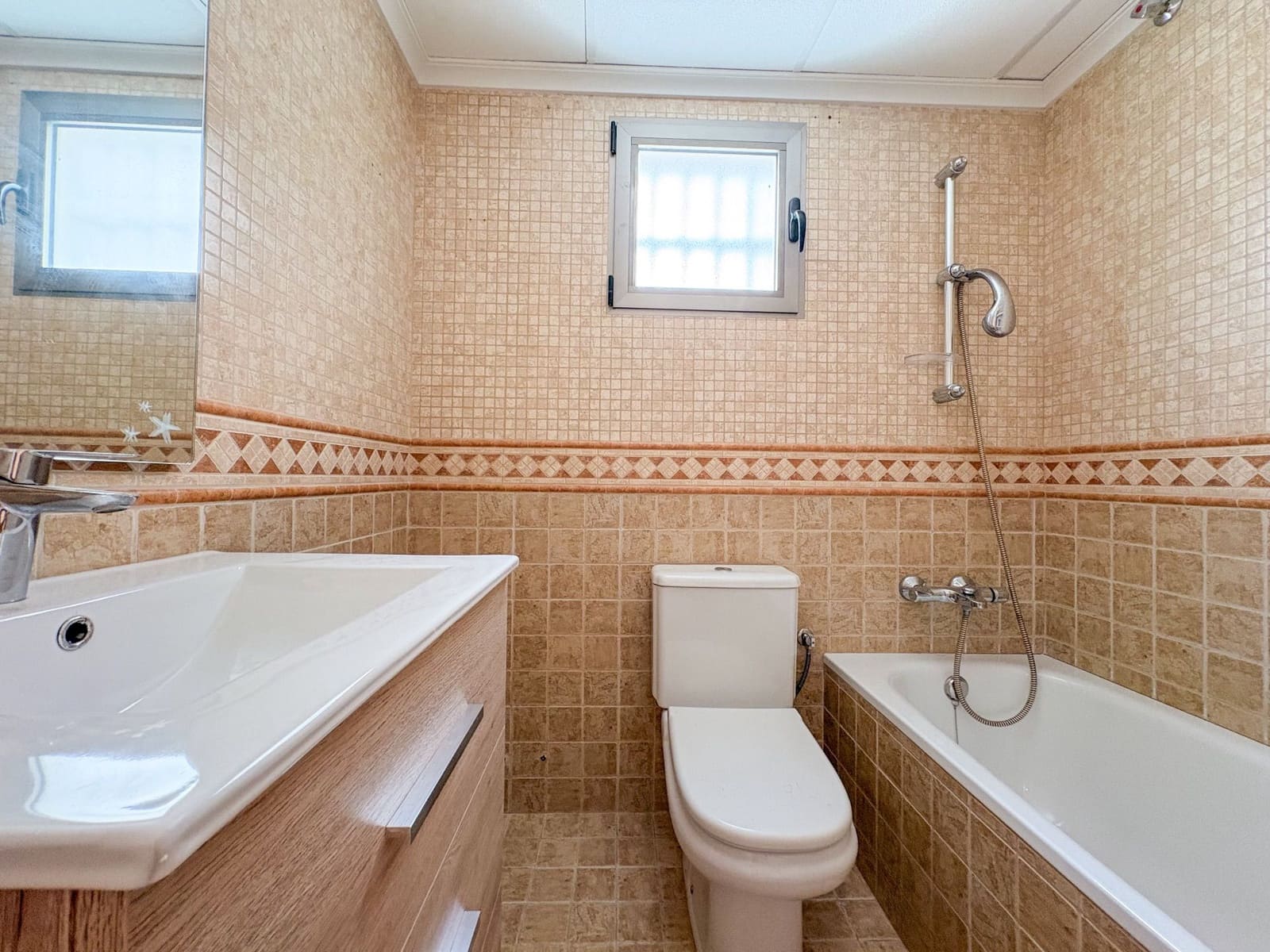 2 bedroom Penthouse for rent in Torrevieja - € 1,600 (Ref: 10042473)
