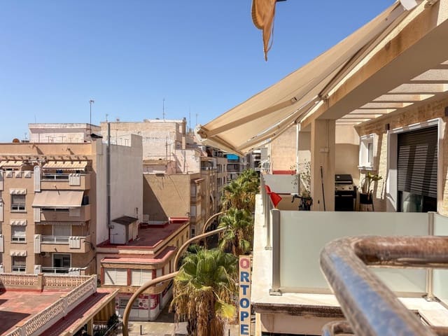 2 bedroom Penthouse for rent in Torrevieja - € 1,600 (Ref: 10042473)