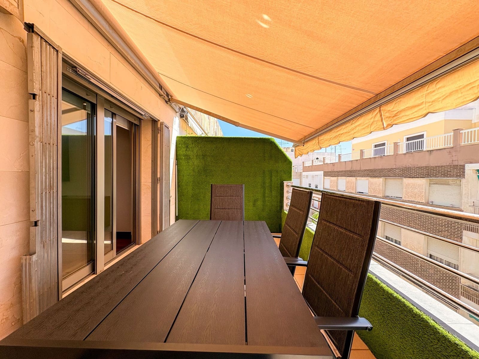 2 bedroom Penthouse for rent in Torrevieja - € 1,600 (Ref: 10042473)