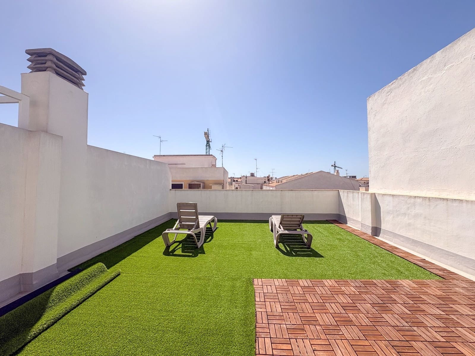 2 bedroom Penthouse for rent in Torrevieja - € 1,600 (Ref: 10042473)