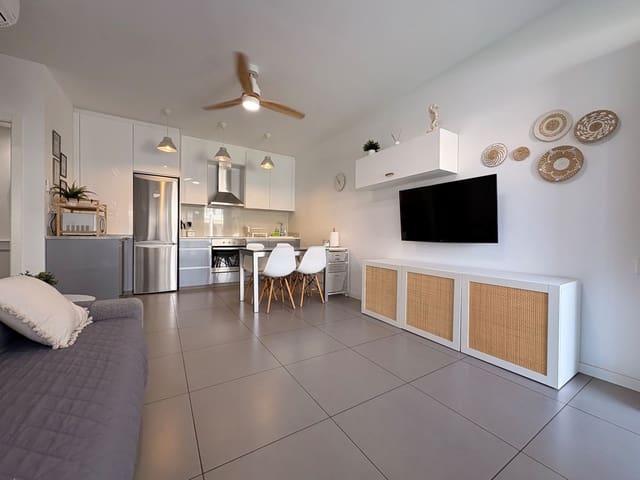 2 bedroom Flat for rent in Pilar de la Horadada with pool - € 800 (Ref: 10044435)