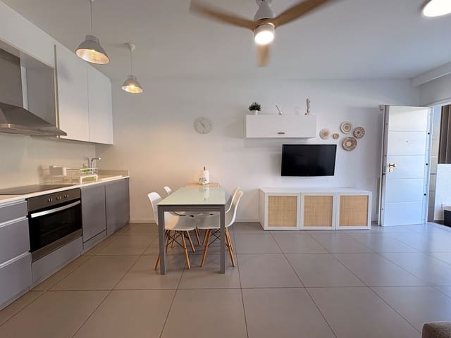 2 bedroom Flat for rent in Pilar de la Horadada with pool - € 800 (Ref: 10044435)
