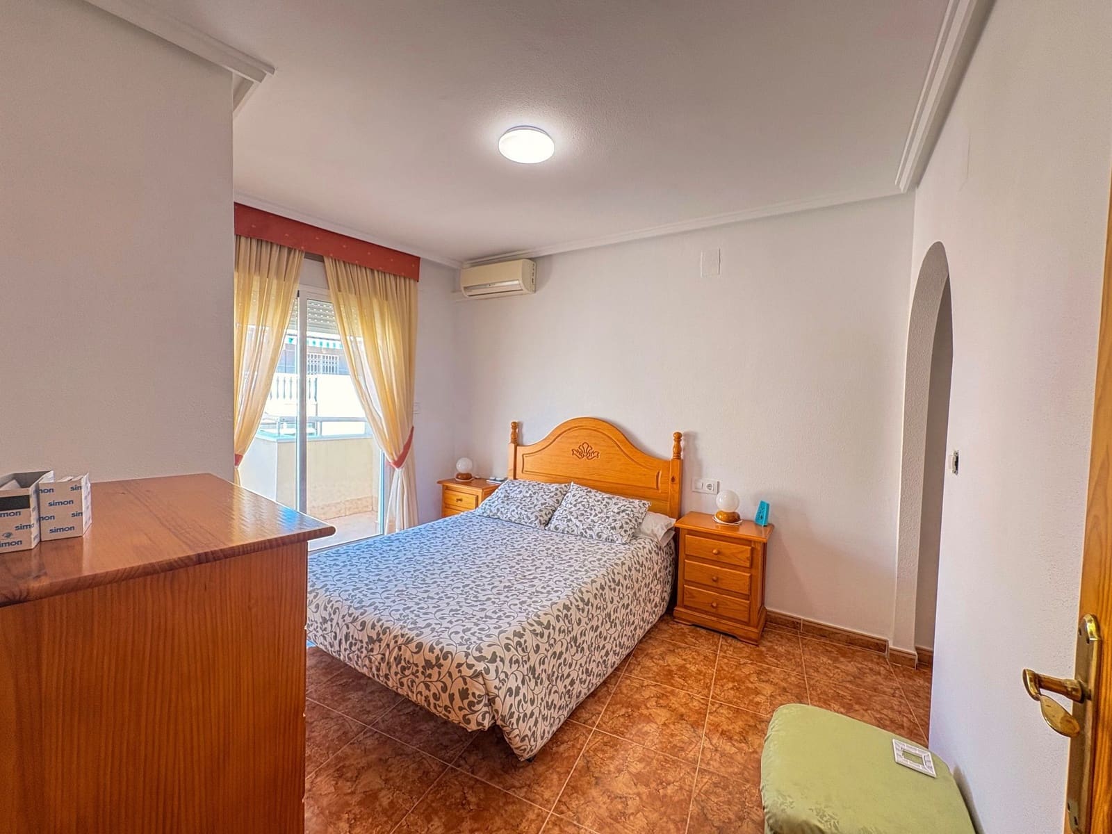 3 bedroom Penthouse for rent in Torrevieja with garage - € 1,100 (Ref: 10044436)