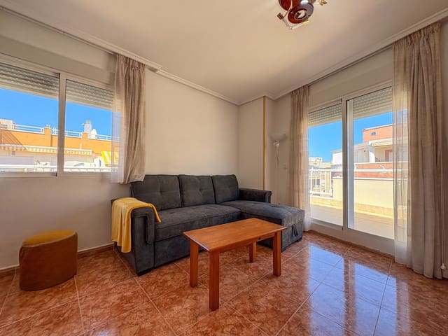 3 bedroom Penthouse for rent in Torrevieja with garage - € 1,100 (Ref: 10044436)