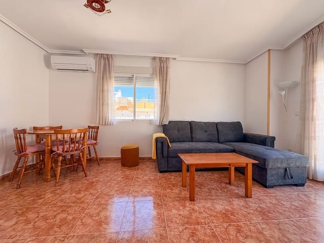 3 bedroom Penthouse for rent in Torrevieja with garage - € 1,100 (Ref: 10044436)