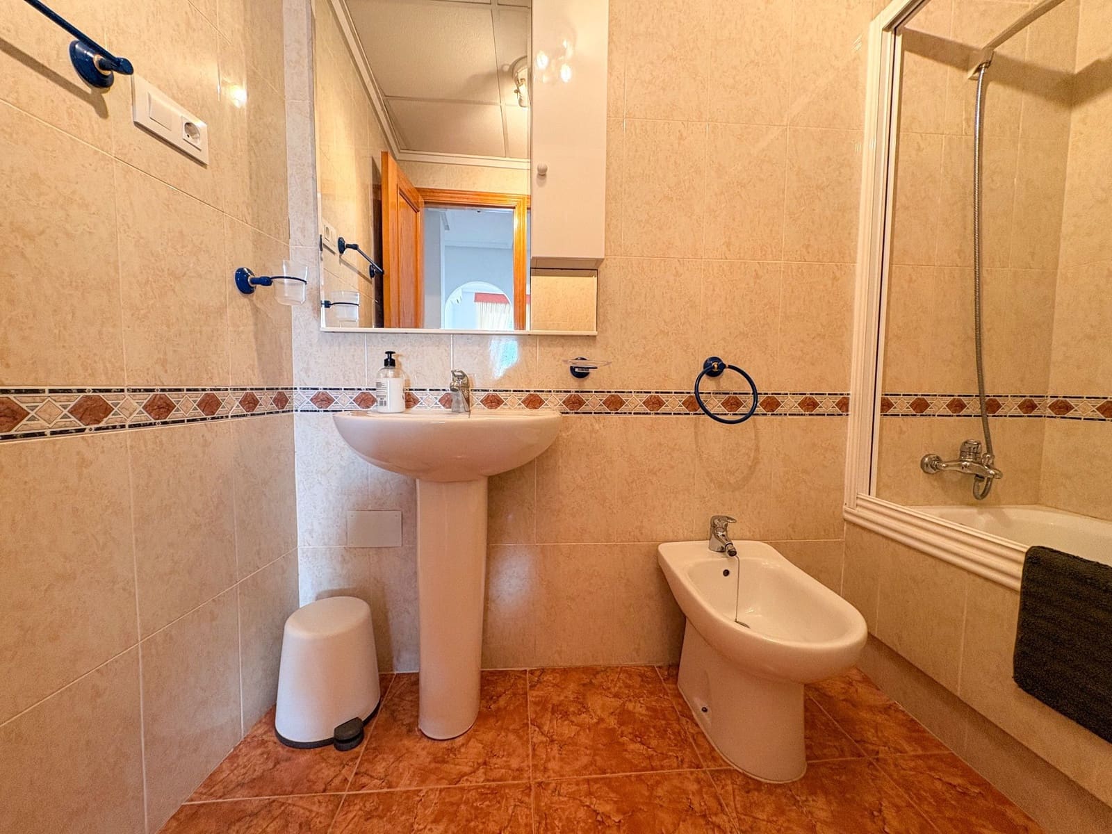 3 bedroom Penthouse for rent in Torrevieja with garage - € 1,100 (Ref: 10044436)