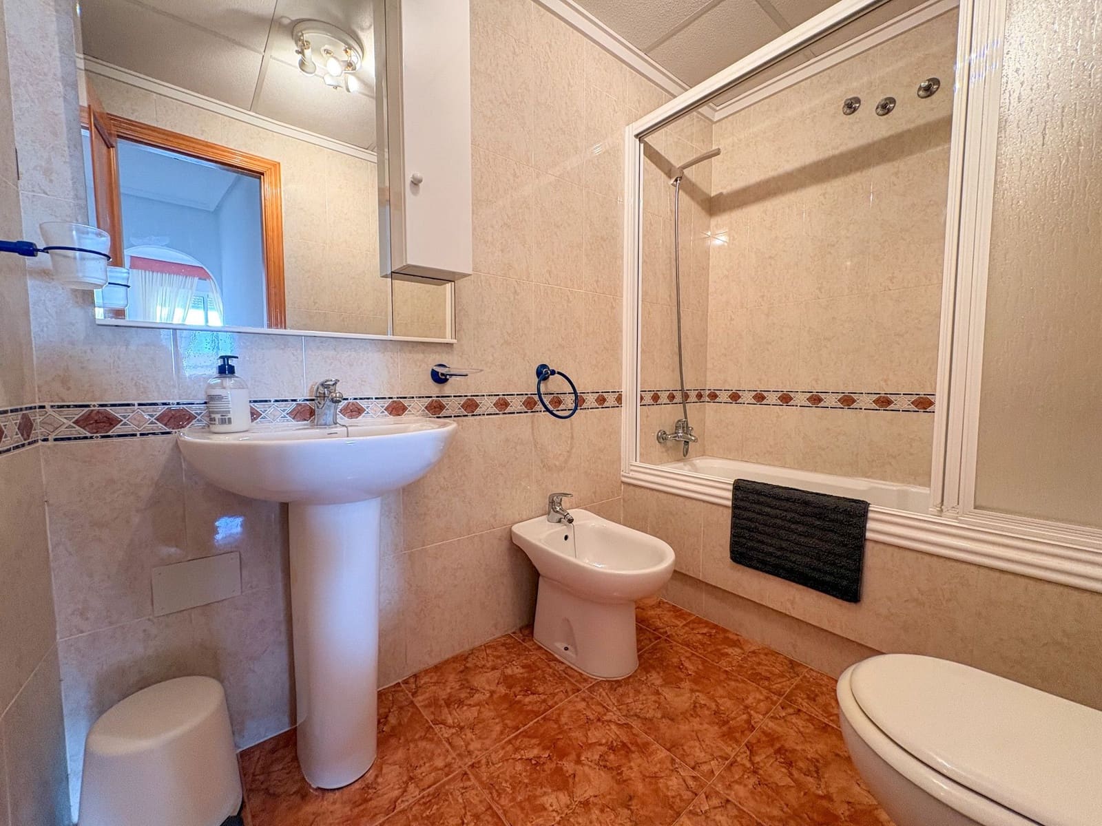 3 bedroom Penthouse for rent in Torrevieja with garage - € 1,100 (Ref: 10044436)