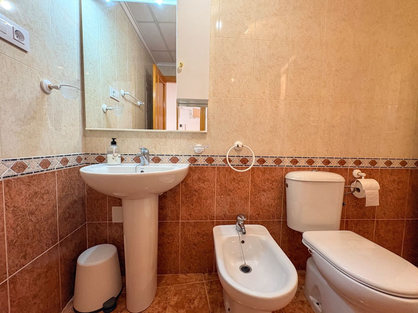 3 bedroom Penthouse for rent in Torrevieja with garage - € 1,100 (Ref: 10044436)