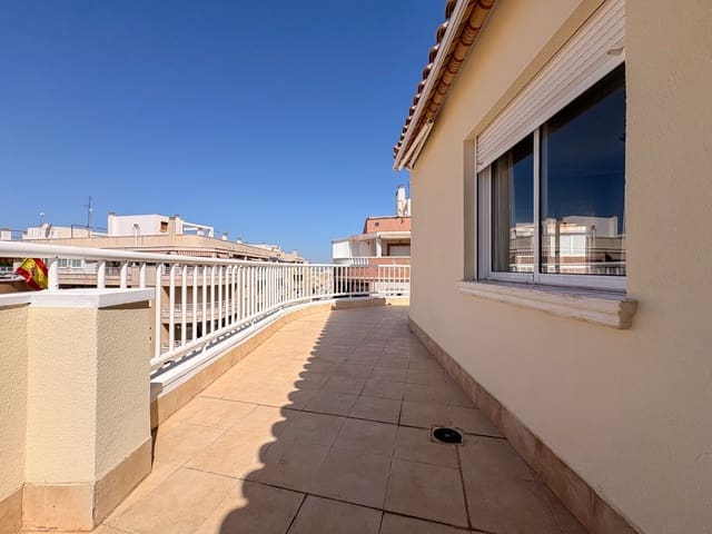 3 bedroom Penthouse for rent in Torrevieja with garage - € 1,100 (Ref: 10044436)