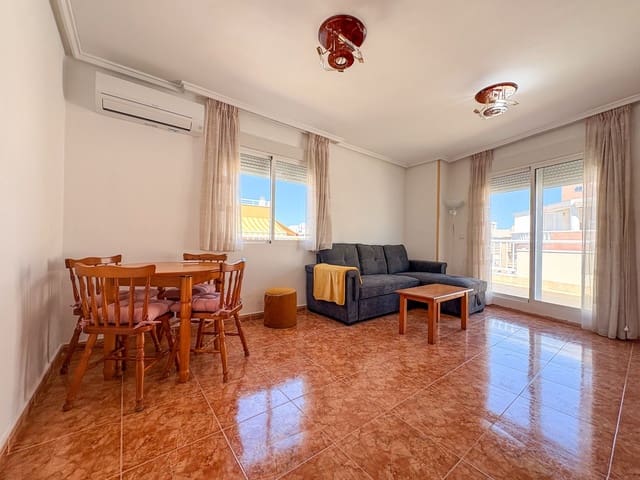 3 bedroom Penthouse for rent in Torrevieja with garage - € 1,100 (Ref: 10044436)