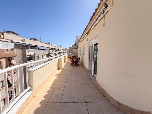 3 bedroom Penthouse for rent in Torrevieja with garage - € 1,100 (Ref: 10044436)