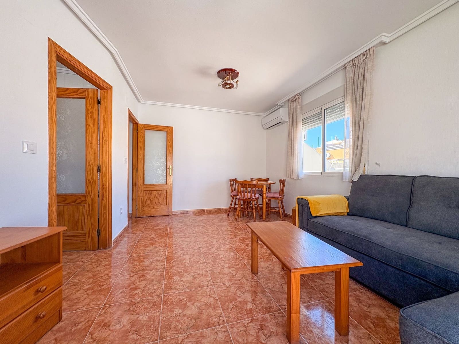 3 bedroom Penthouse for rent in Torrevieja with garage - € 1,100 (Ref: 10044436)