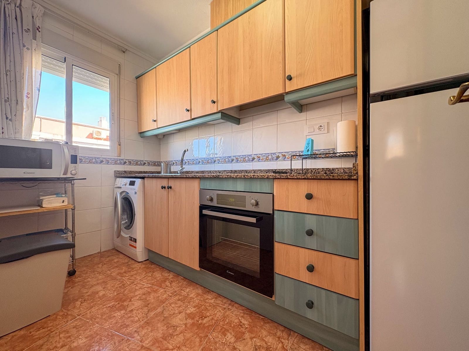 3 bedroom Penthouse for rent in Torrevieja with garage - € 1,100 (Ref: 10044436)