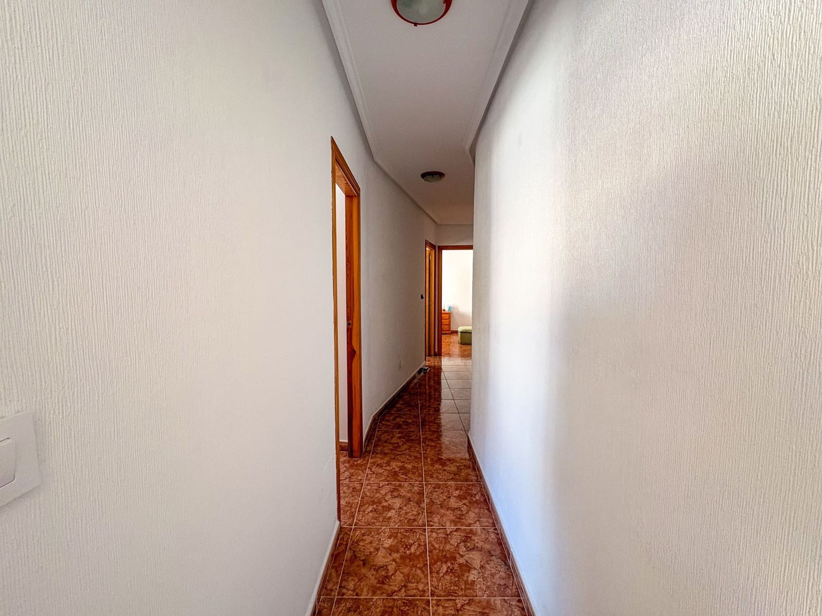 3 bedroom Penthouse for rent in Torrevieja with garage - € 1,100 (Ref: 10044436)