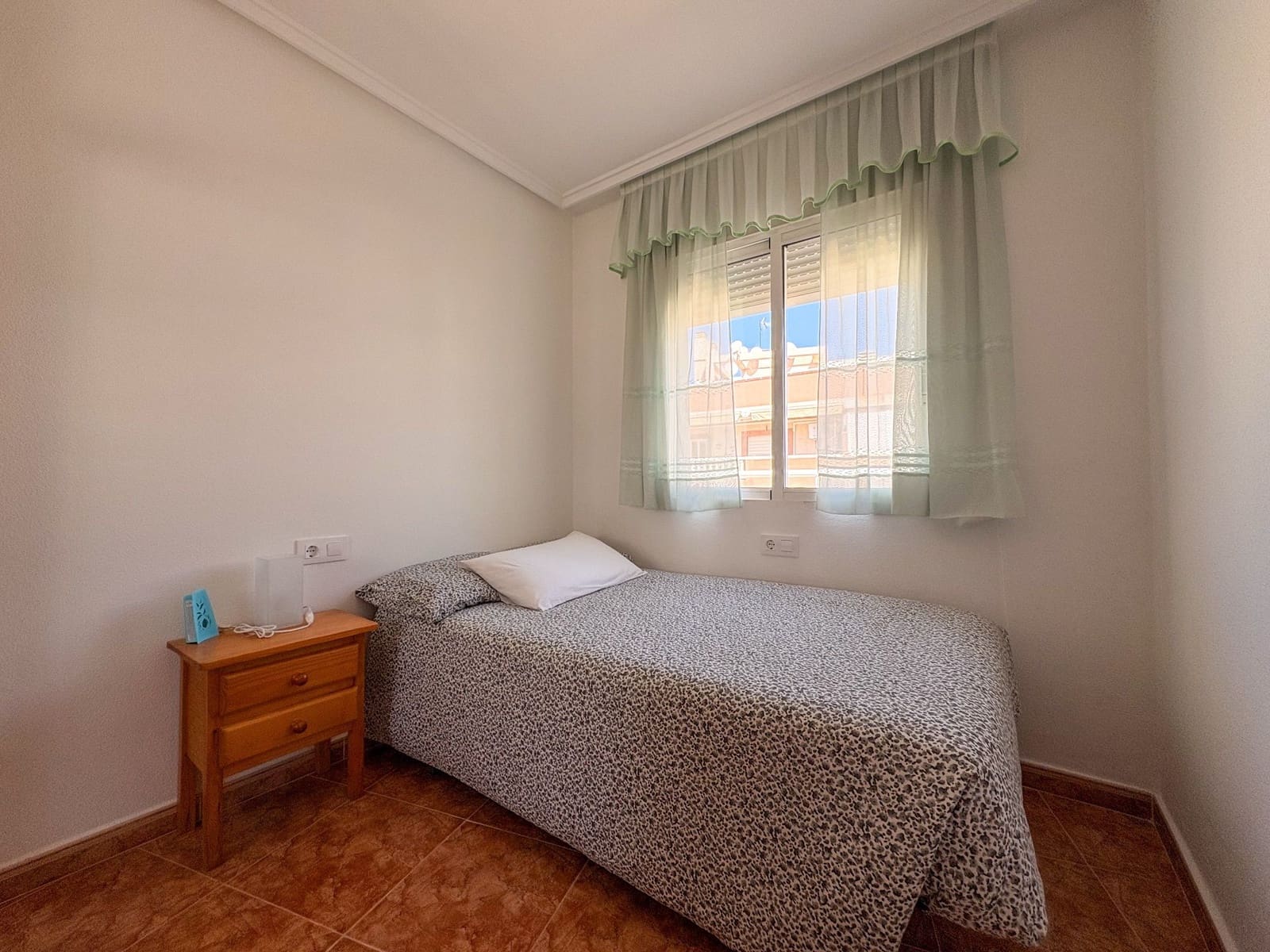 3 bedroom Penthouse for rent in Torrevieja with garage - € 1,100 (Ref: 10044436)