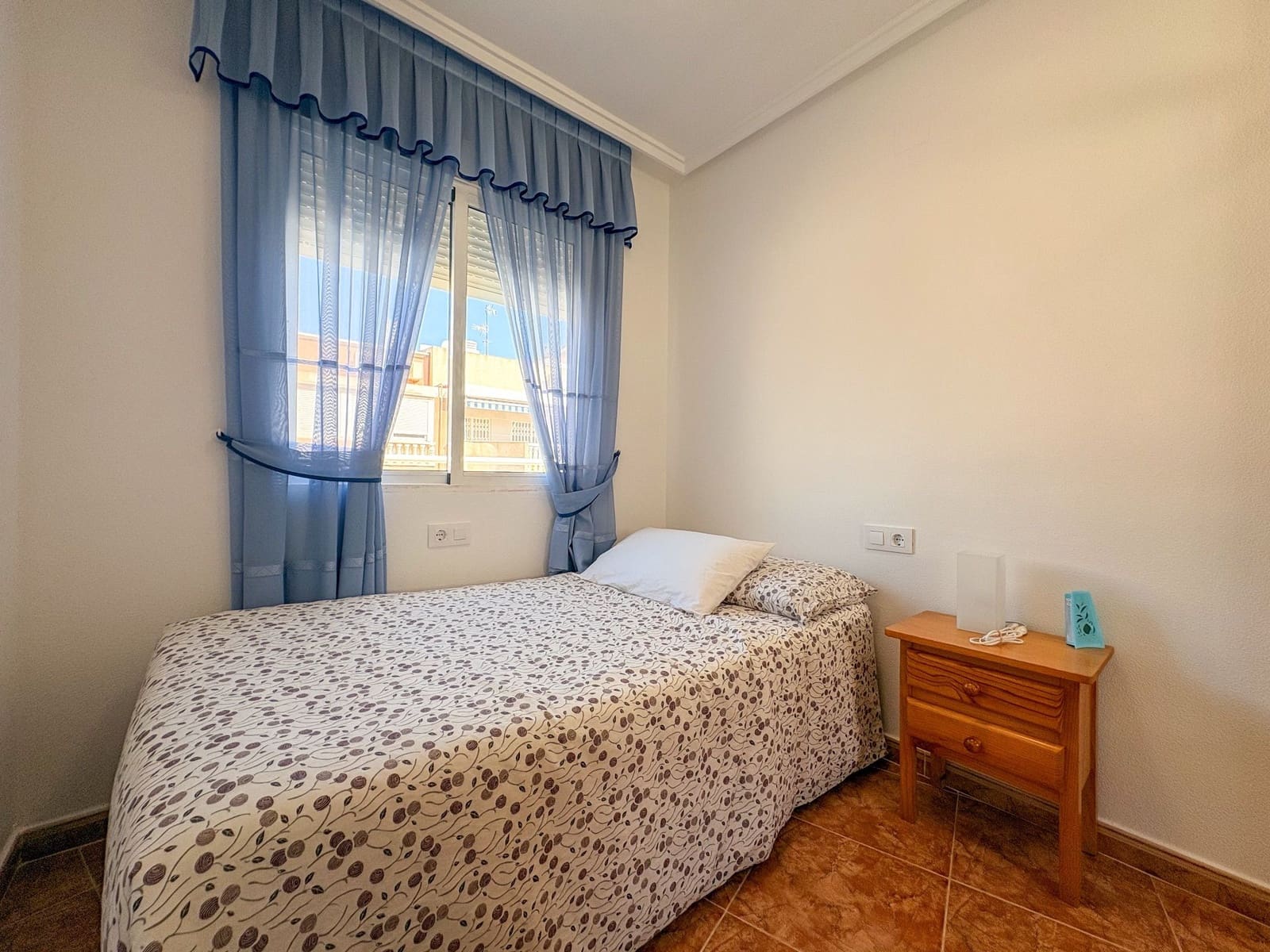 3 bedroom Penthouse for rent in Torrevieja with garage - € 1,100 (Ref: 10044436)