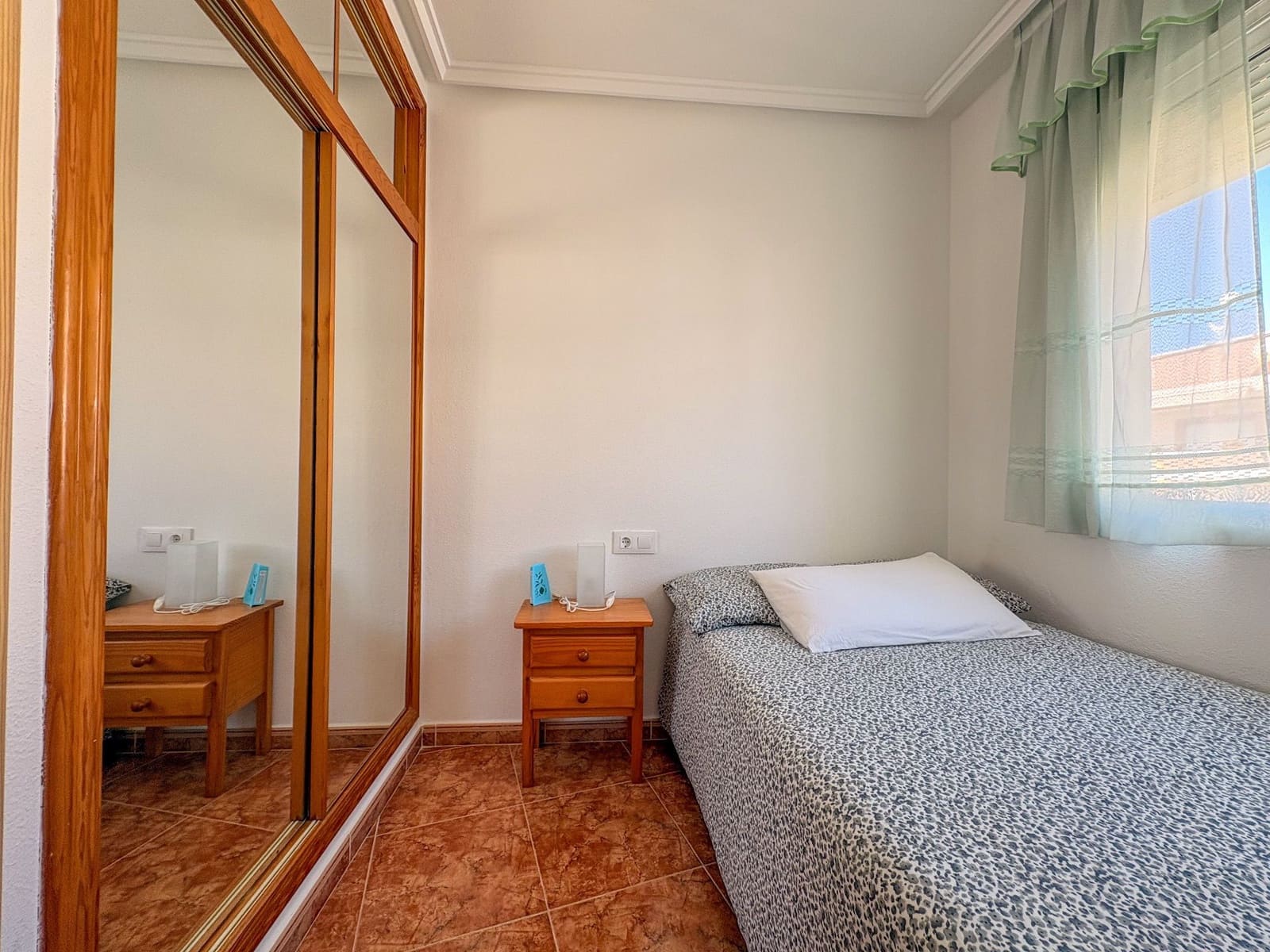 3 bedroom Penthouse for rent in Torrevieja with garage - € 1,100 (Ref: 10044436)