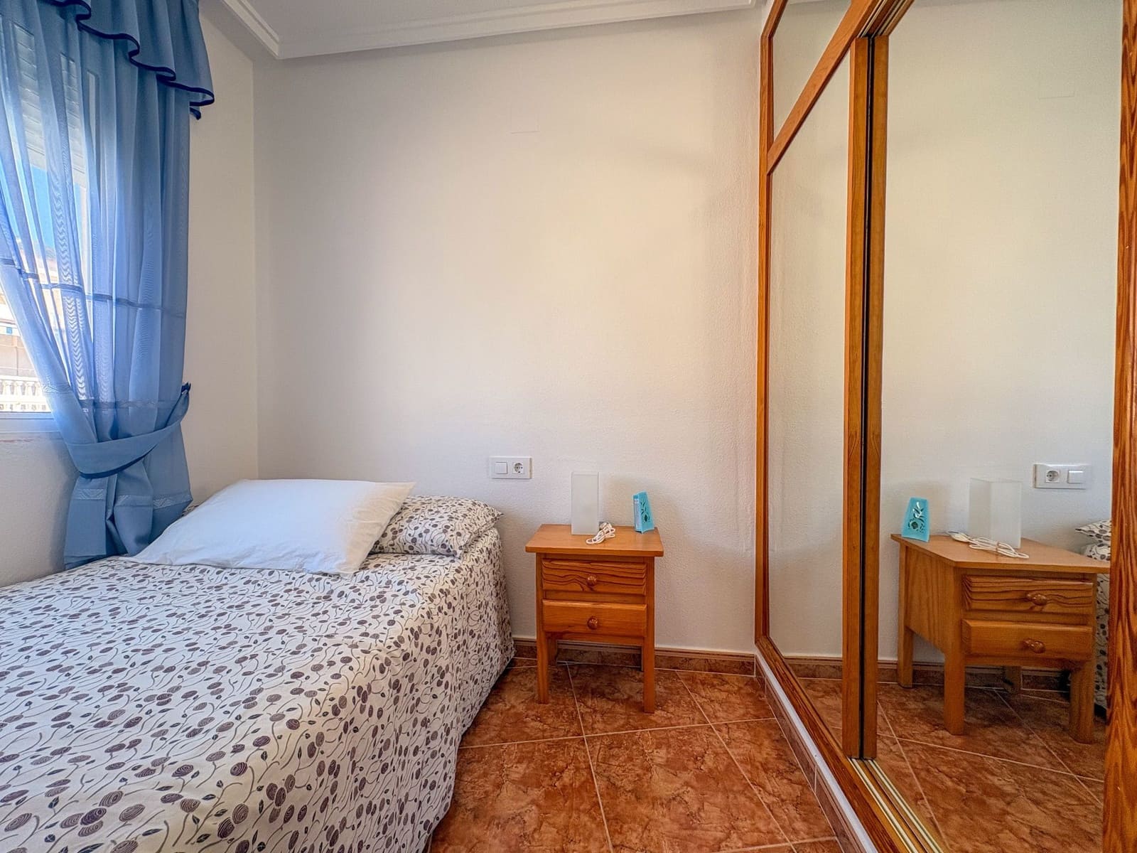 3 bedroom Penthouse for rent in Torrevieja with garage - € 1,100 (Ref: 10044436)