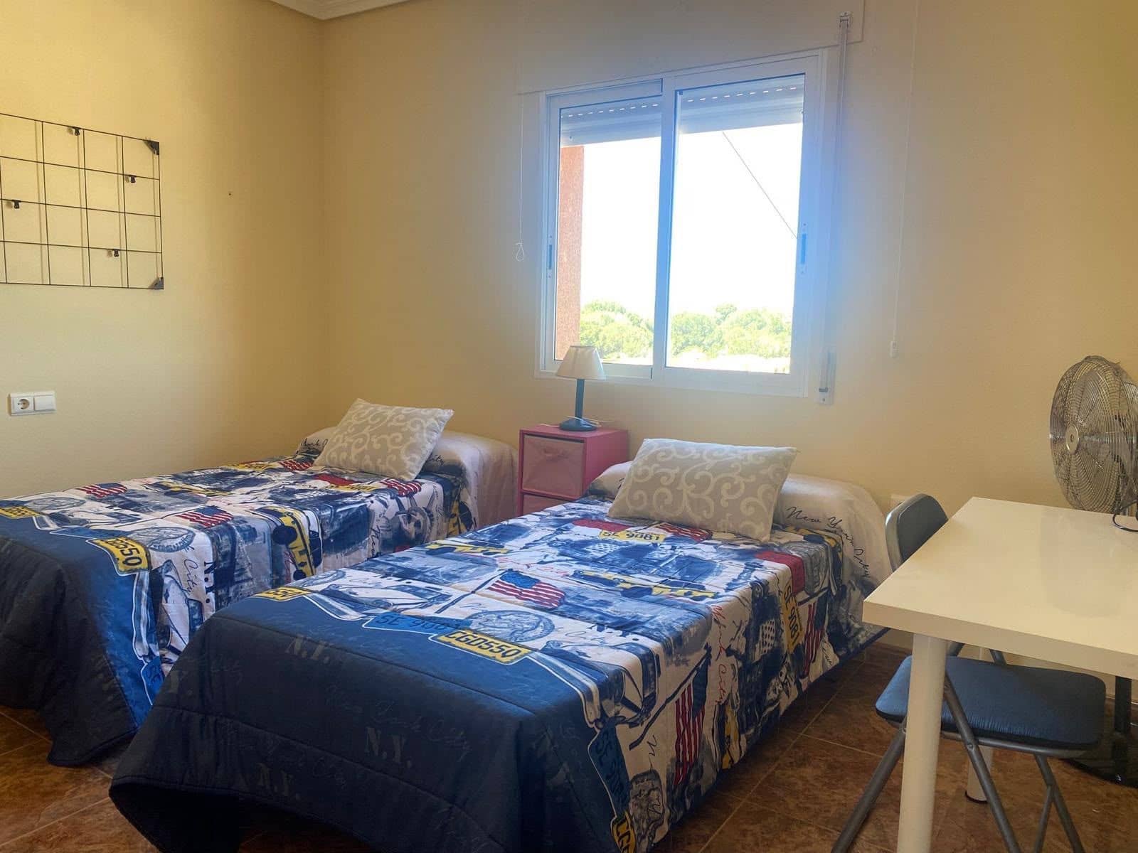 3 quarto Apartamento para arrendar em Orihuela Costa com piscina - 950 € (Ref: 10054617)