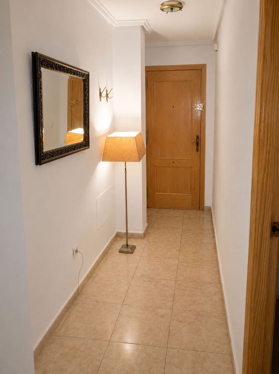 2 quarto Apartamento para arrendar em Torrevieja com piscina - 850 € (Ref: 10057951)