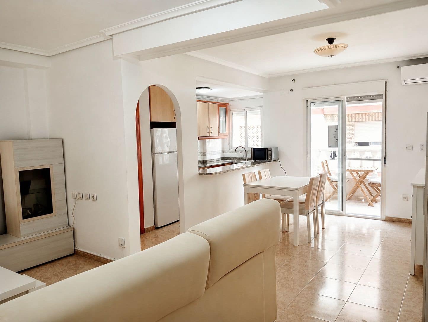 2 quarto Apartamento para arrendar em Torrevieja com piscina - 850 € (Ref: 10057951)