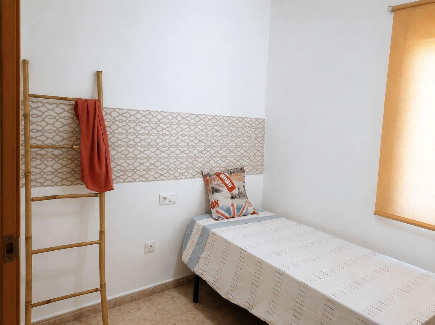 2 quarto Apartamento para arrendar em Torrevieja com piscina - 850 € (Ref: 10057951)