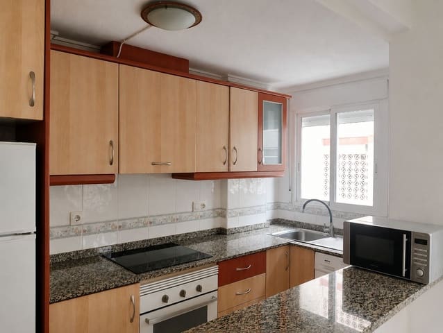 2 sovrum Lägenhet att hyra i Torrevieja med pool - 850 € (Ref: 10057951)