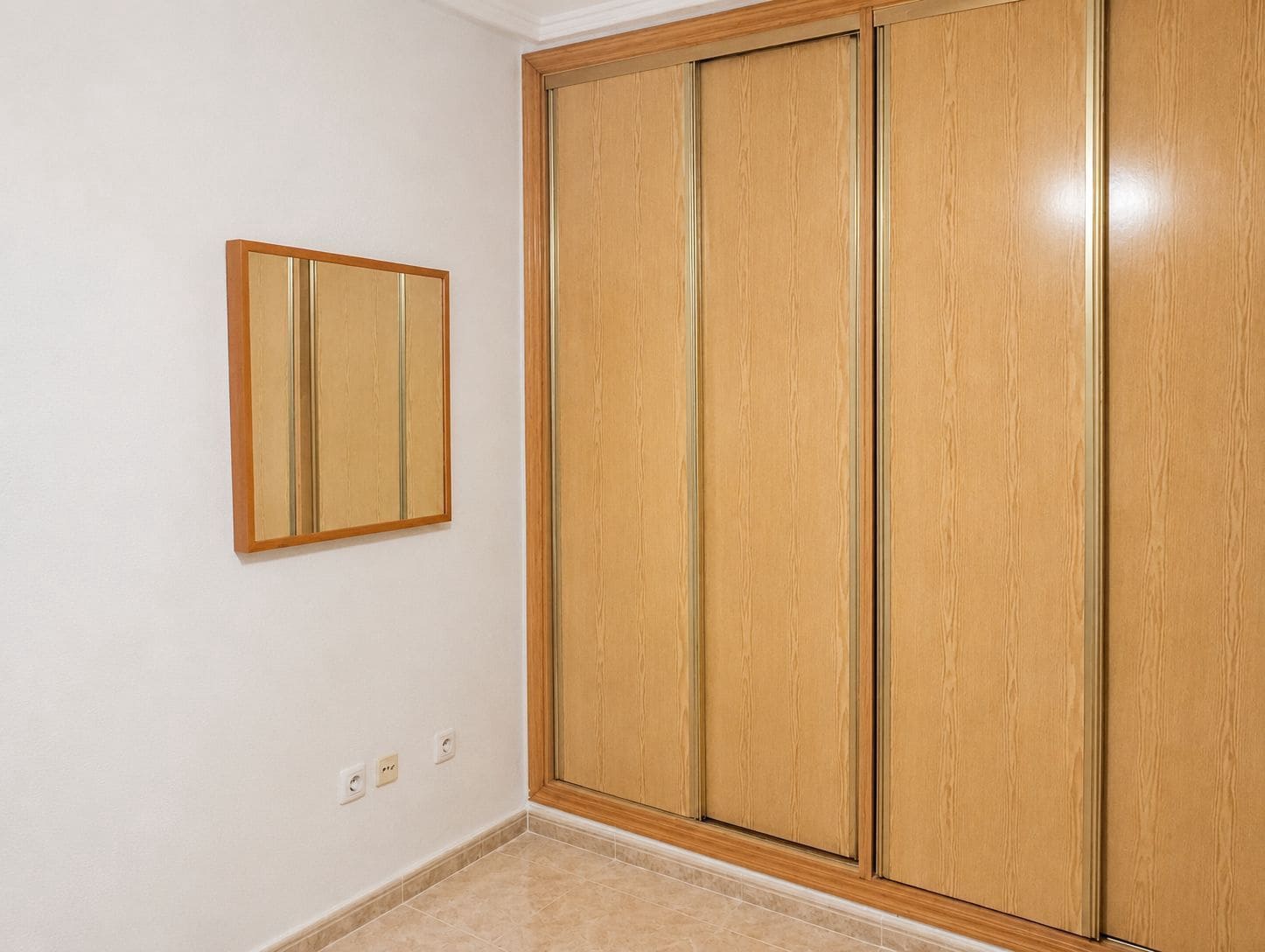 2 quarto Apartamento para arrendar em Torrevieja com piscina - 850 € (Ref: 10057951)